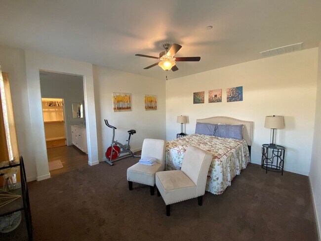 Building Photo - Welcome to the Best Deal in Town. Fully furnished 4 BD 2 BA house on a corner lot