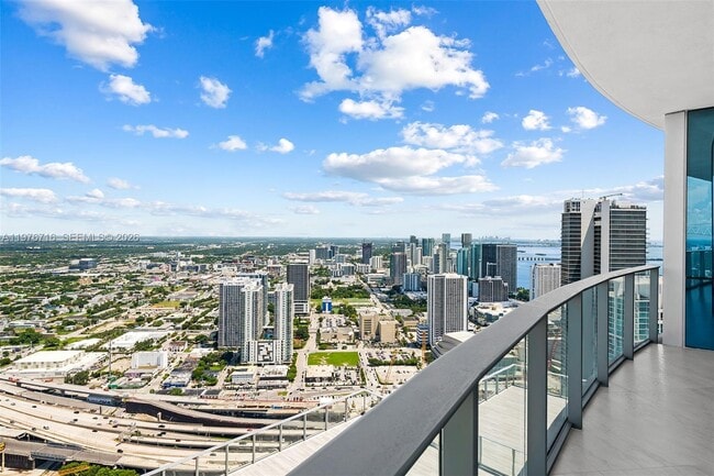 Building Photo - 851 NE 1st Ave