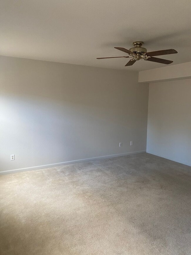 Building Photo - Awesome home on Hubbell for rent!