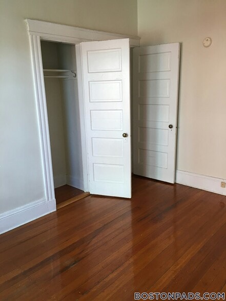 Building Photo - 208 Winthrop Rd