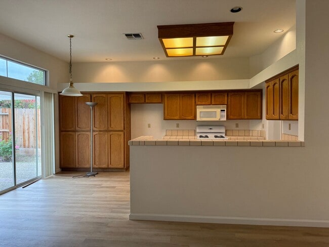 Building Photo - 1422 Lorimer Way