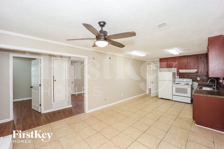 Building Photo - 3480 Leisure Ln