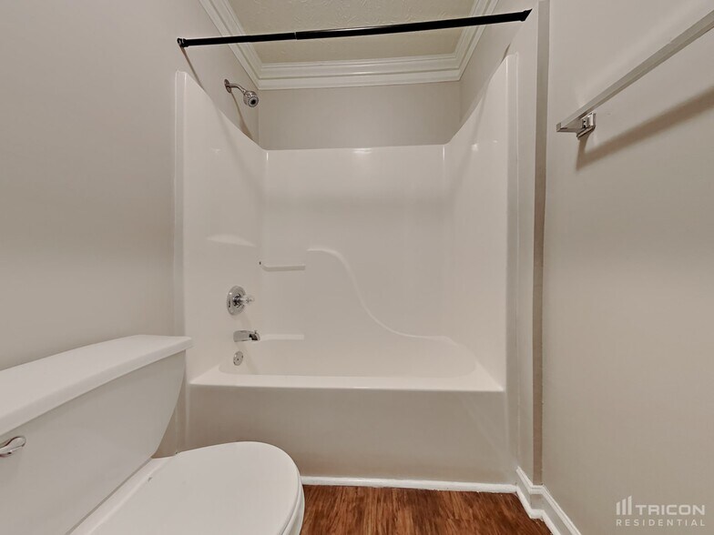 Building Photo - 408 Crested View Dr