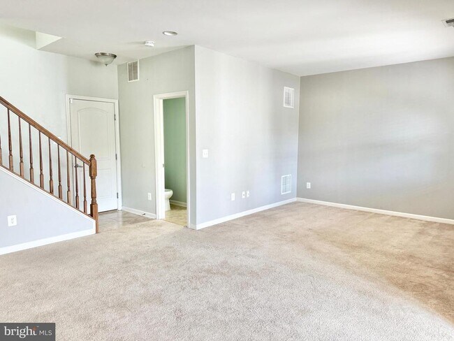 Building Photo - 7 Coulter Ln