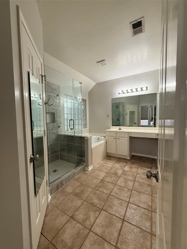 Building Photo - 19202 Poplar Trails Ln