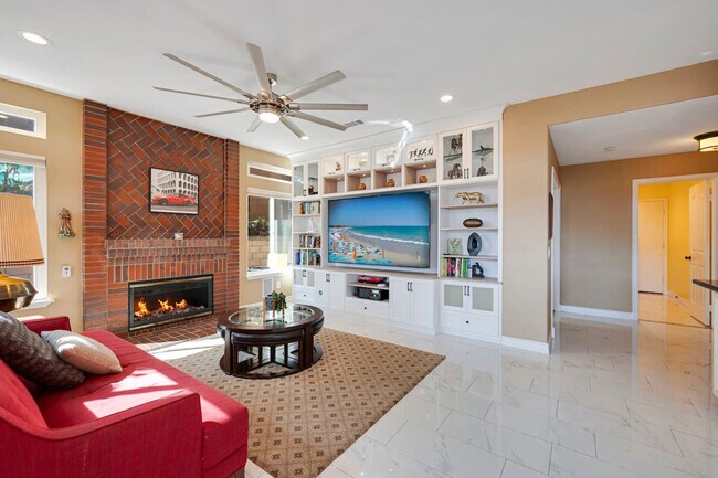 Building Photo - 9598 Naples Dr