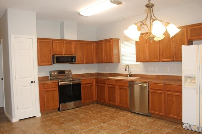 Building Photo - 21339 Sweet Grass Ln
