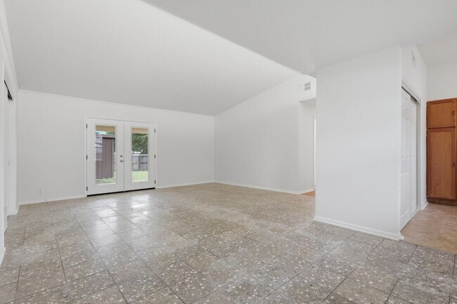 Building Photo - 803 Oblate Dr