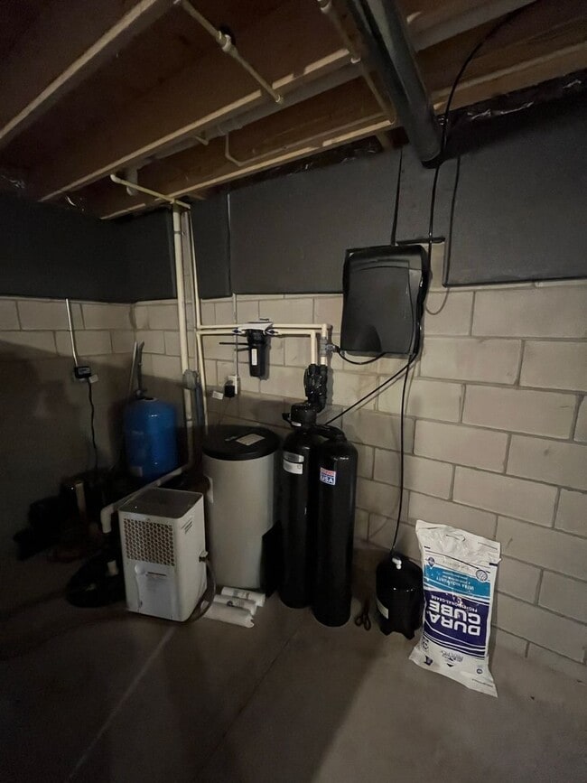 Building Photo - Charming Rural Retreat in Richwood- Fiber Internet Included!