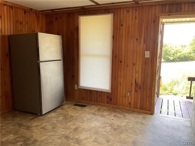 Building Photo - 377 W Main St