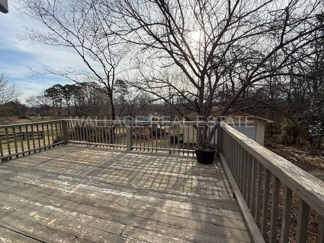Building Photo - CUTE 1940'S BUNGALOW IN SHANNONDALE COMMUNITY IN N. KNOXVILLE!!