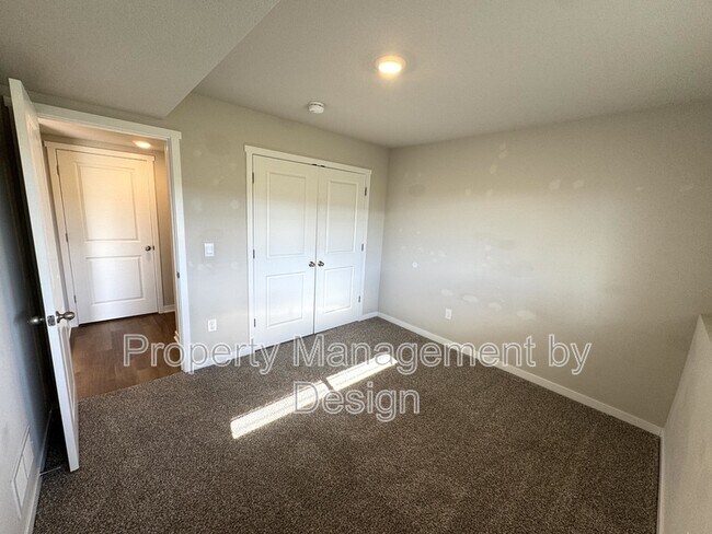 Building Photo - 9788 Crestview Dr