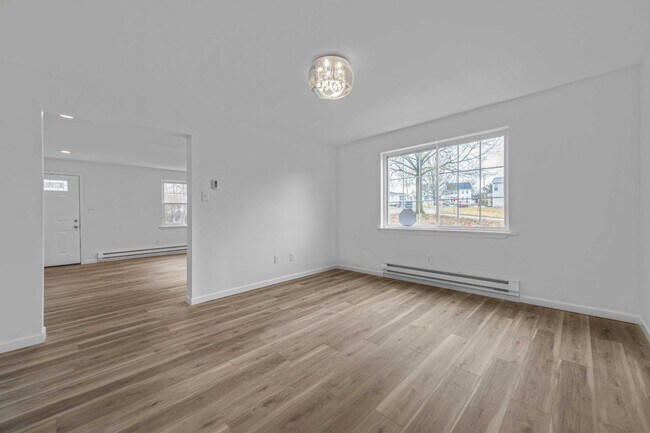 Building Photo - 461 Hale St