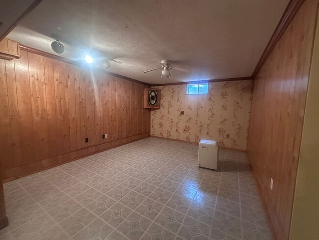 Building Photo - 1002 Juniper Springs Dr