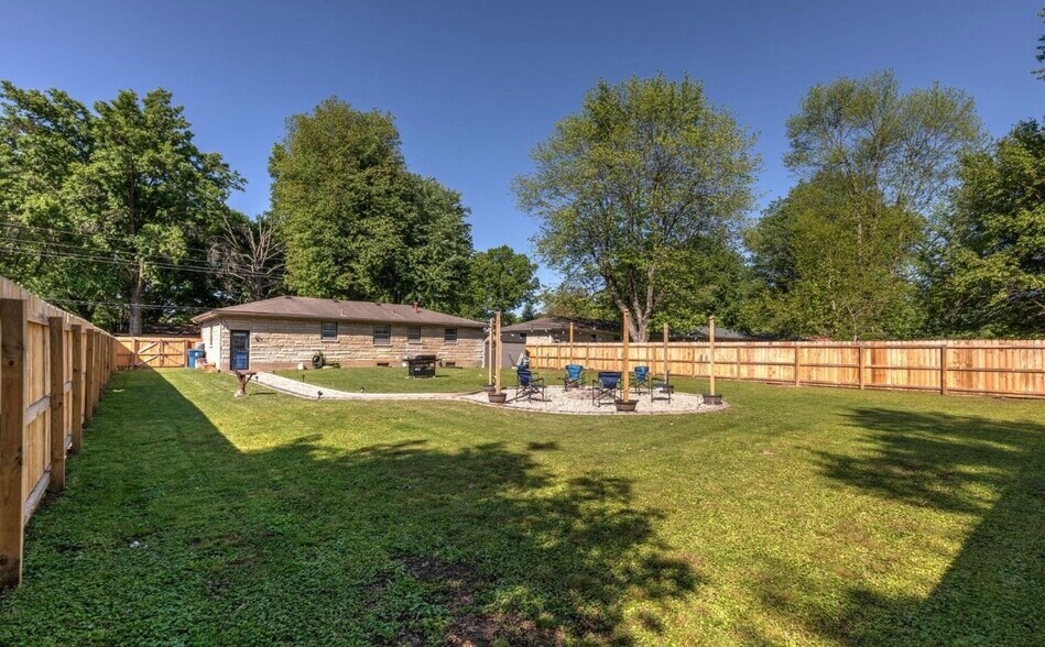 Building Photo - 3105 Lencott Dr