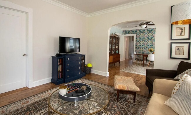 Building Photo - 620 Elgin Ave