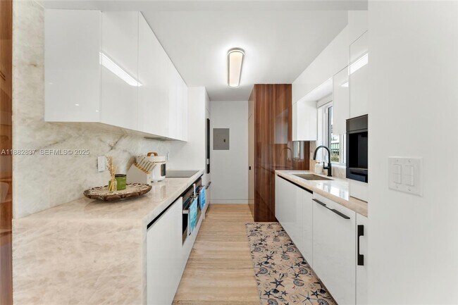 Building Photo - 5900 Collins Ave