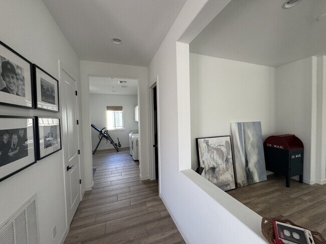 Building Photo - 120 E Iloca Ln