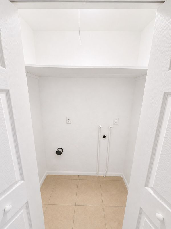 Building Photo - 1712-1712 NE 71ST PLACE