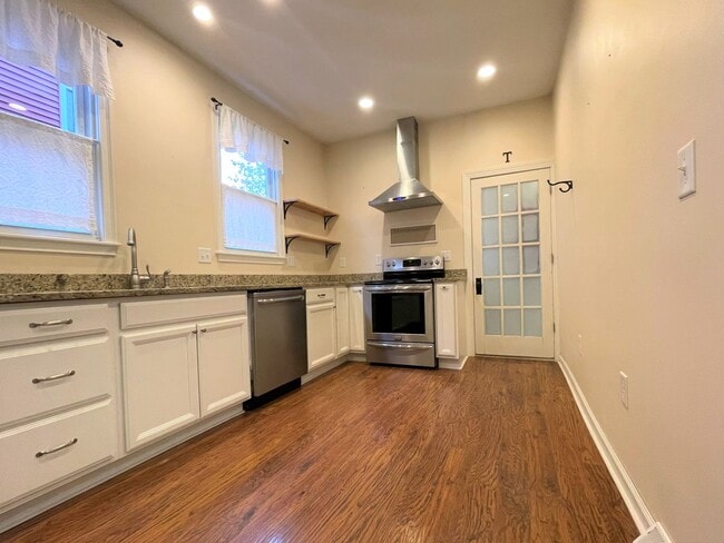 Building Photo - 381 Alden Ave