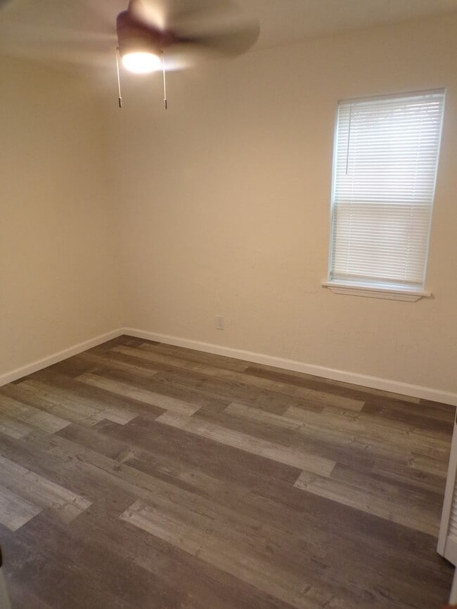 Building Photo - Great redo across the street form Pat Henry Elementary School