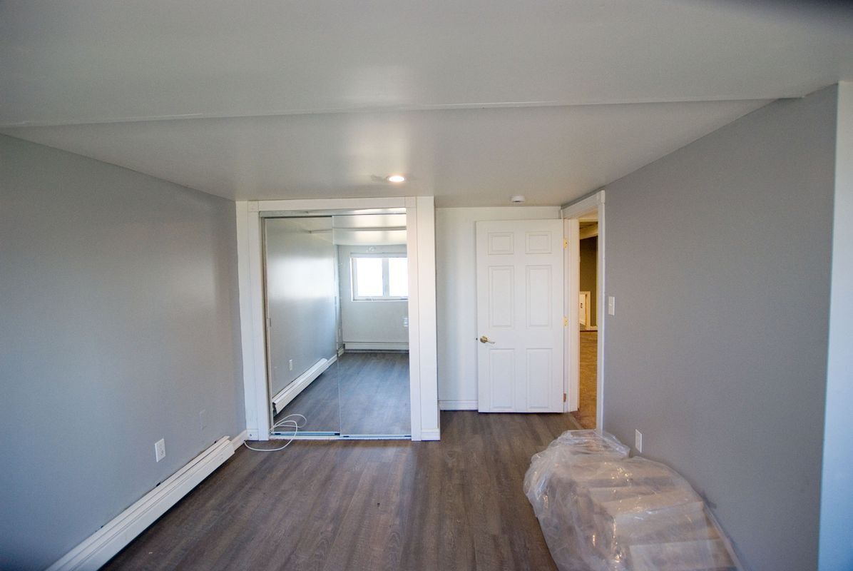 Building Photo - 1805 E Lake Dr