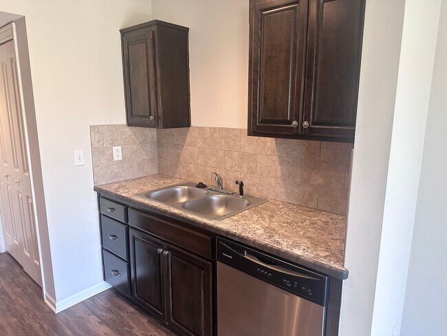 Building Photo - 3 Bed | 2.5 Bath | 1 Car Garage Townhome in Grain Valley
