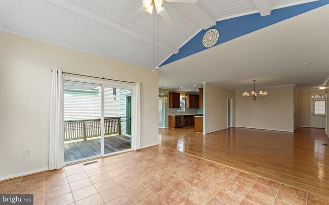 Building Photo - 575 Hunters Rd