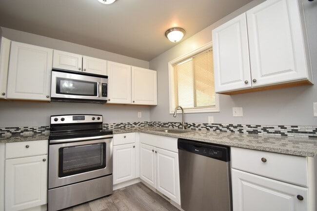 Building Photo - Comfortable Kearns 4-Bed Home with Spacious layout & Private Yard