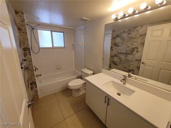 Building Photo - 8224 Key Royal Cir