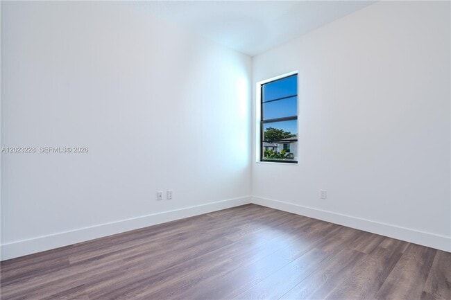 Building Photo - 1427 SW 23rd St