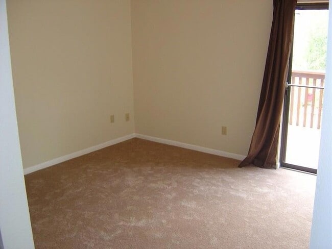 Building Photo - 1701 Horseshoe Cir