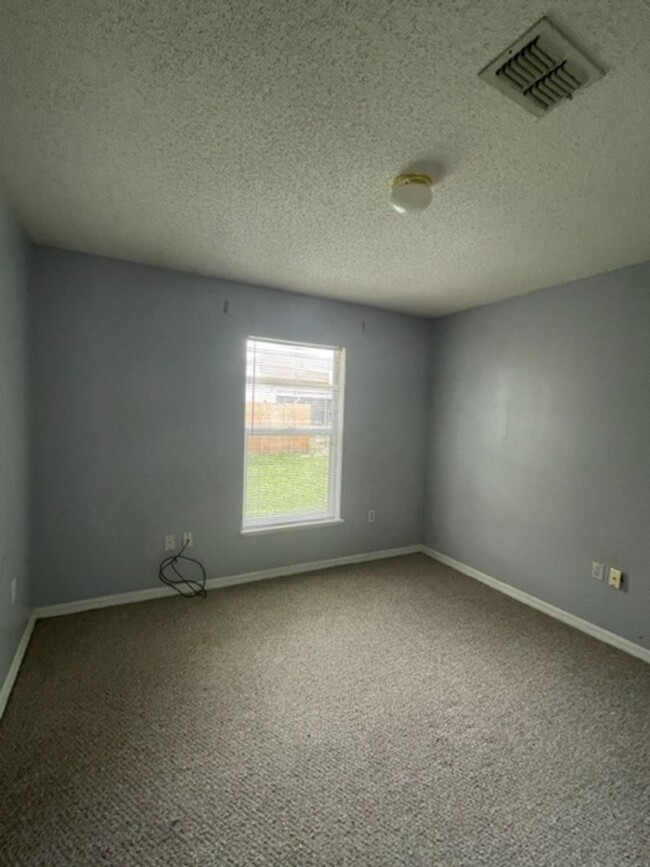 Building Photo - 3/2 in Poinciana for Rent