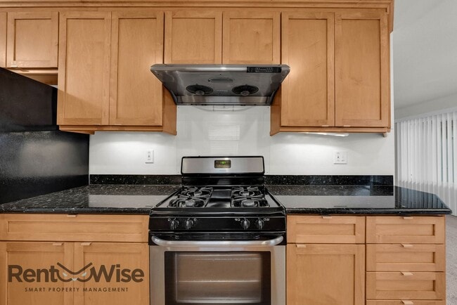 Building Photo - 2406 Kehoe Ave