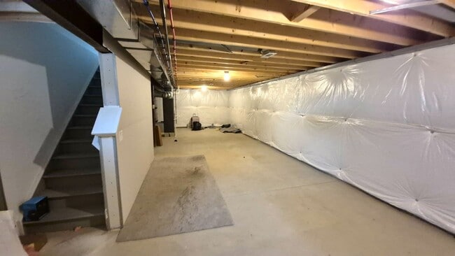 Building Photo - Updated 3 Bed, 2.5 Bath Home in Lane-Wooster Area