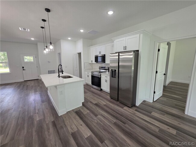 Building Photo - 8125 N Maltese Dr