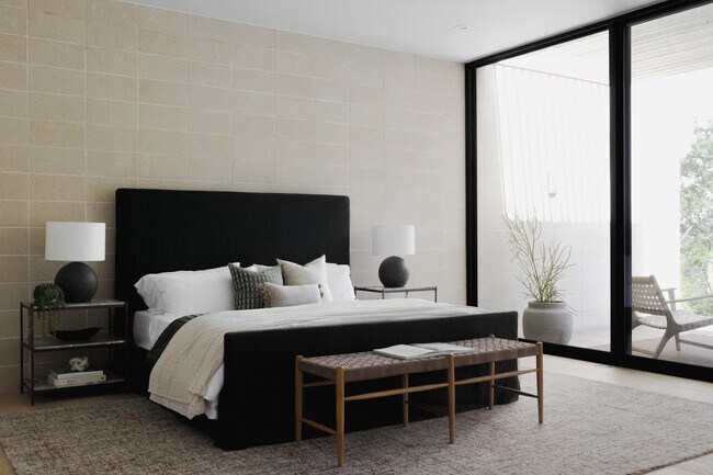 Building Photo - 5205 Scenic View Dr