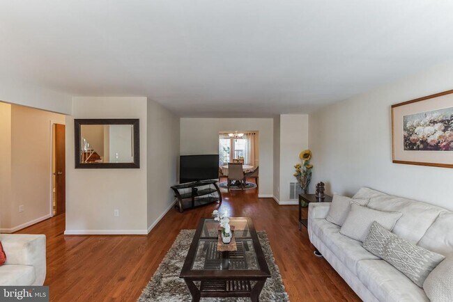 Building Photo - 4600 Linmar Ct