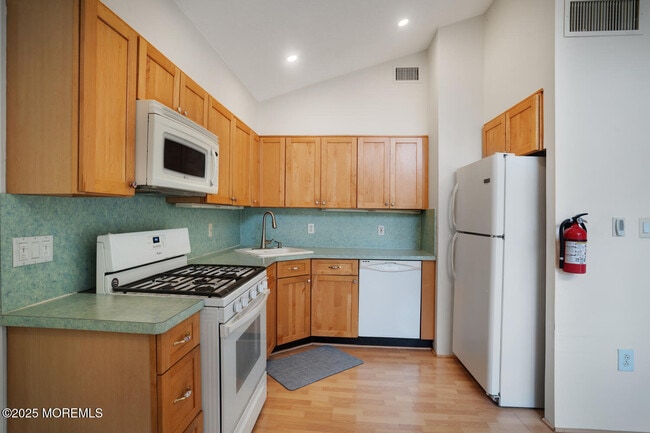 Building Photo - 9 Admiral Dr