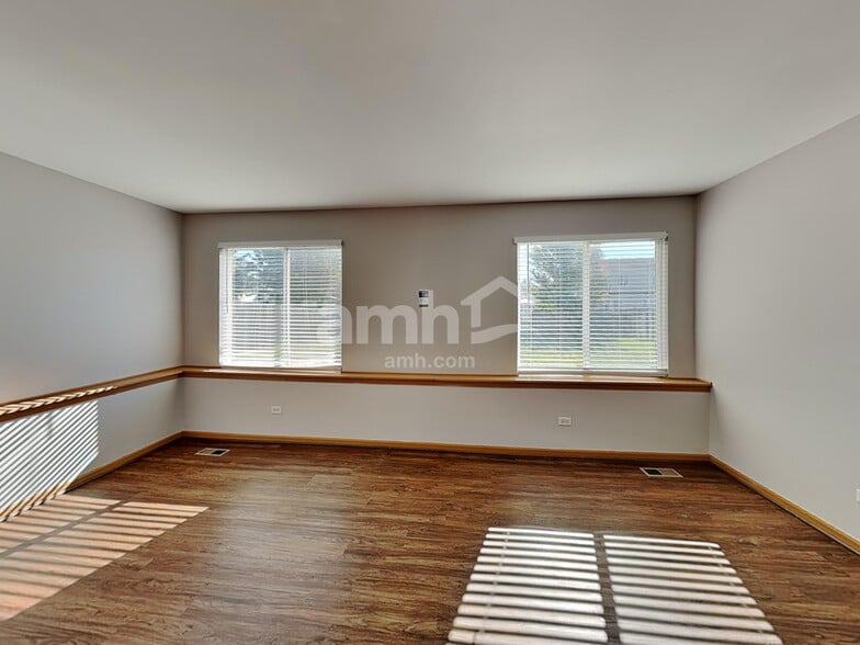 Building Photo - 1012 Mission Blvd