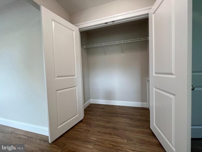 Building Photo - 550 N Line St