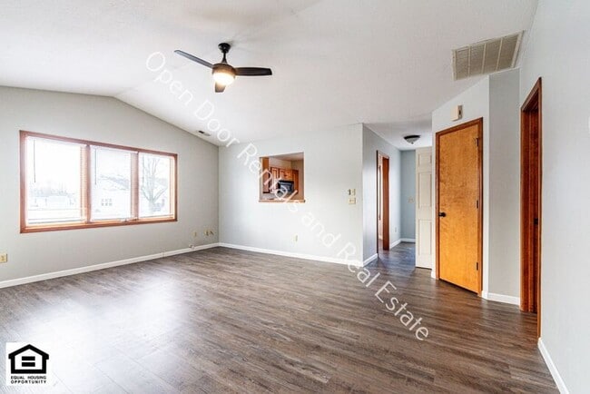 Building Photo - 1420 Flagstone Dr