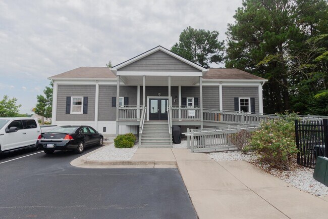 Building Photo - 591 Mossbank Loop