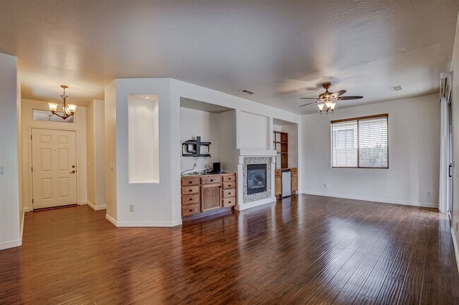 Building Photo - 3 bedroom 2 bathroom home for Rent in StoneRidge!