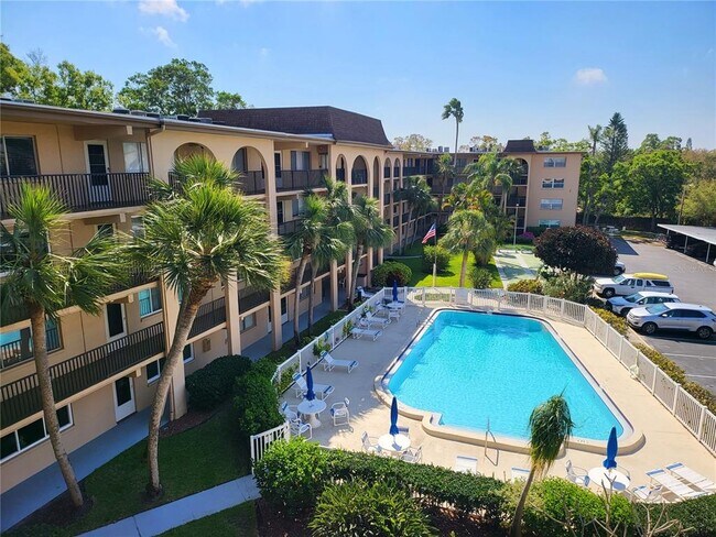 Building Photo - 2525 W Bay Dr