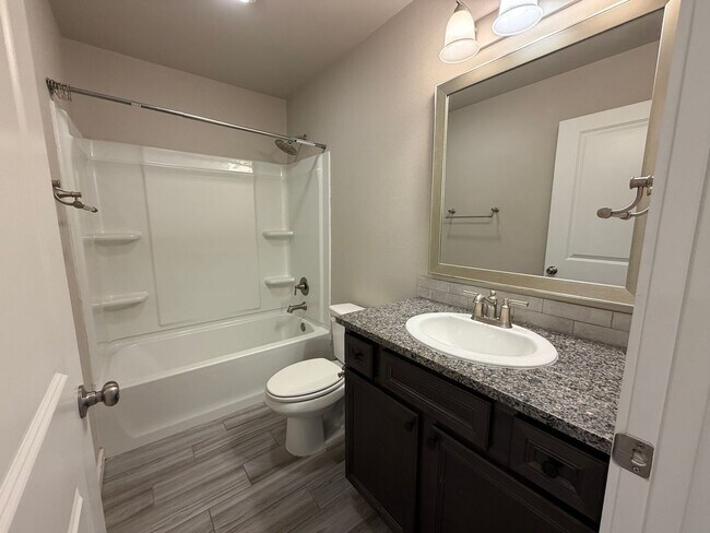 Building Photo - 3/2 in Upland Crossing Available Now!!!