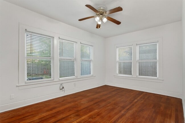 Building Photo - 5708 Live Oak St