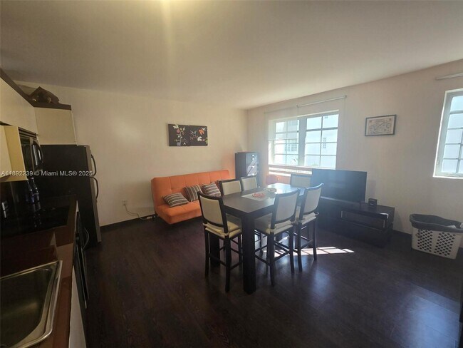 Building Photo - 435 21st St