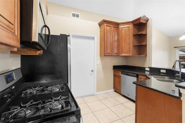 Building Photo - 7831 Hidden Hollow Dr