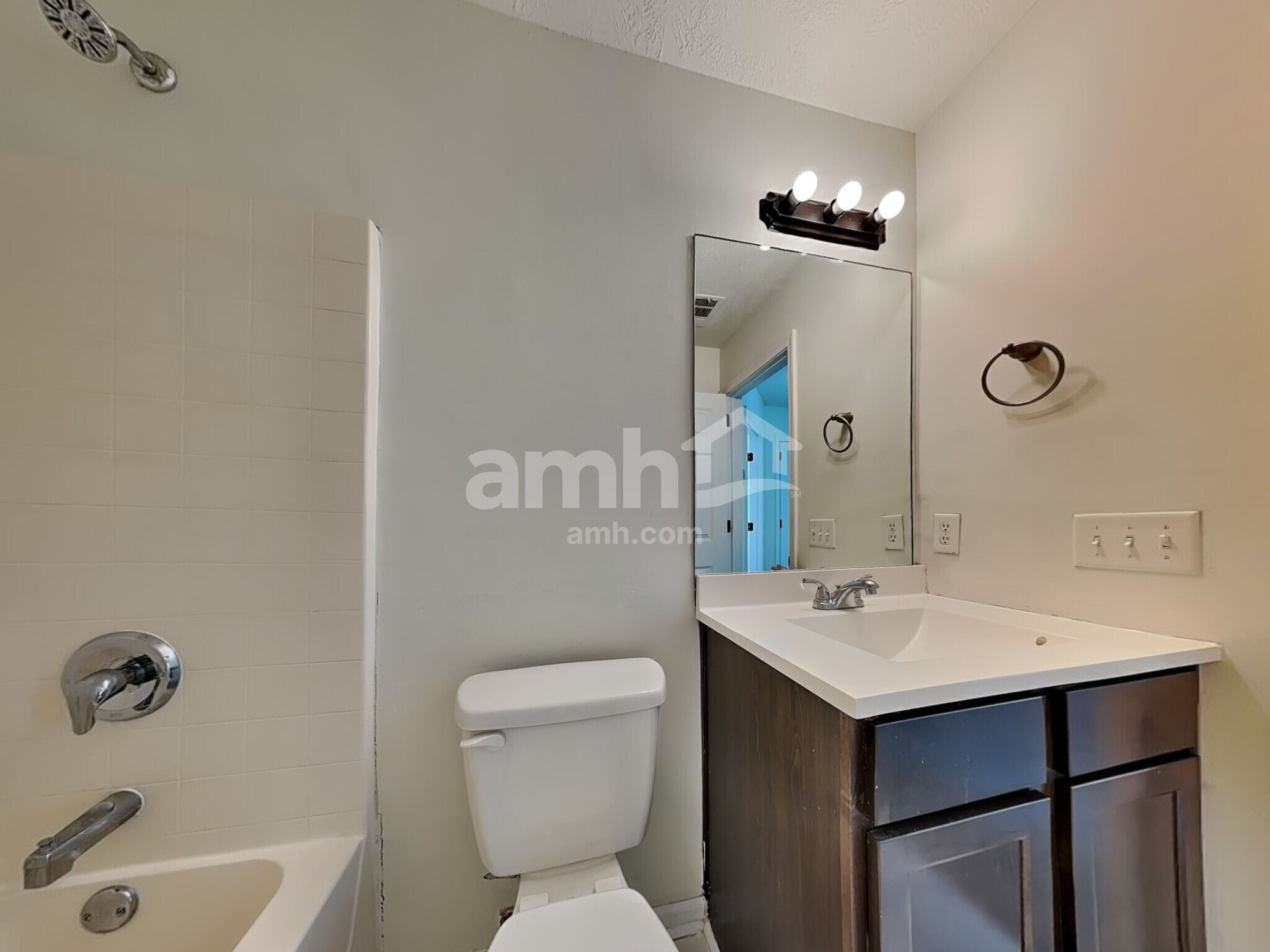 Building Photo - 300 Aspen Arbor